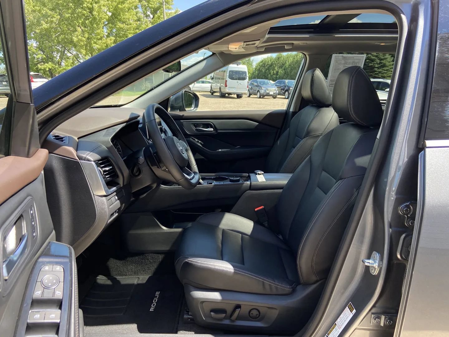 Used 2023 Nissan Rogue SL AWD/4WD image 11