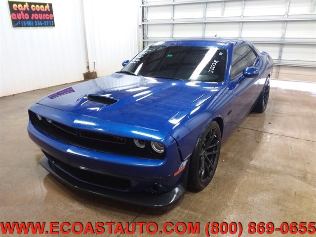 Used 2022 Dodge Challenger R/T RWD image 4