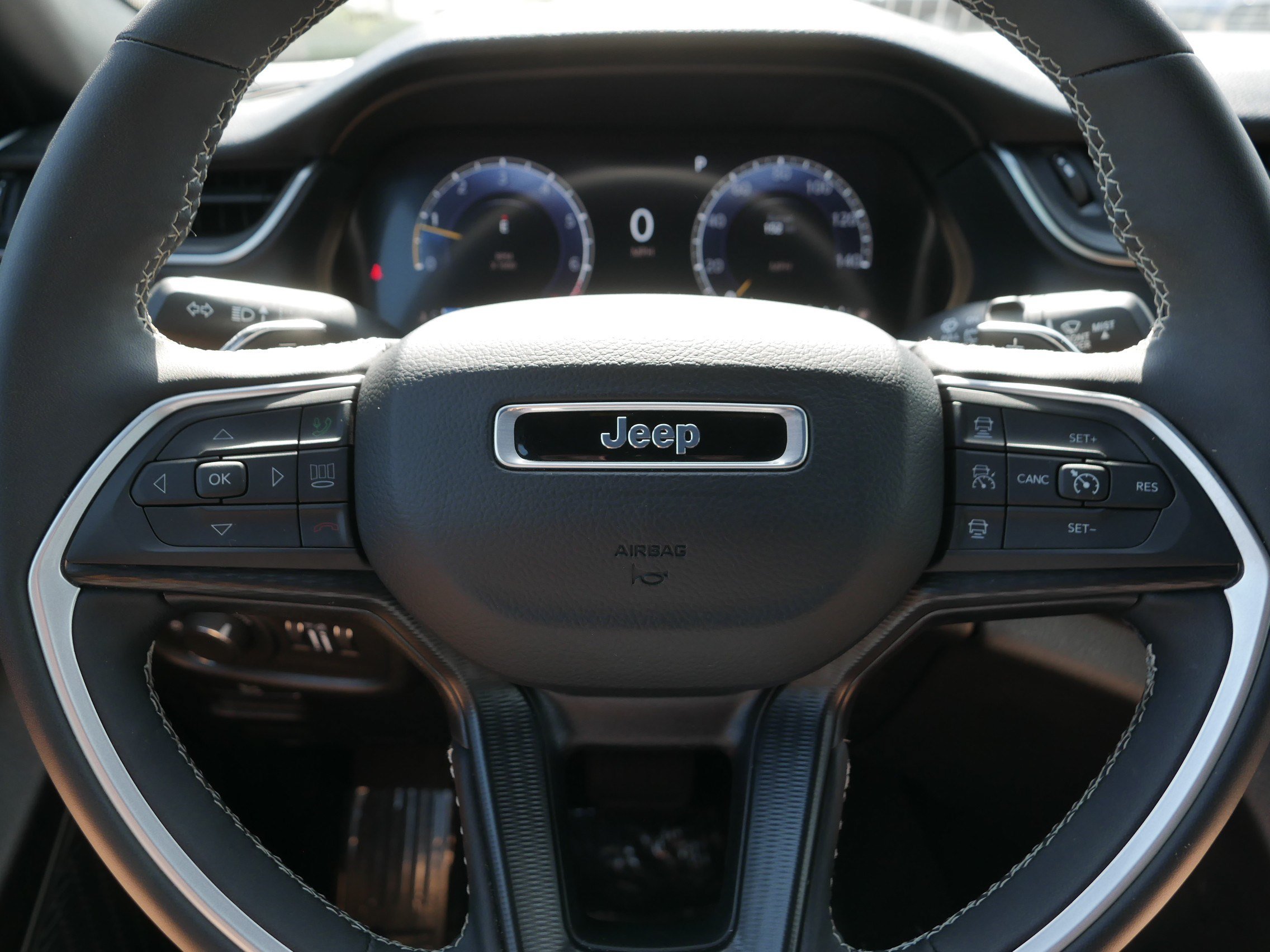 Used 2025 Jeep Grand Cherokee L Altitude AWD/4WD image 25