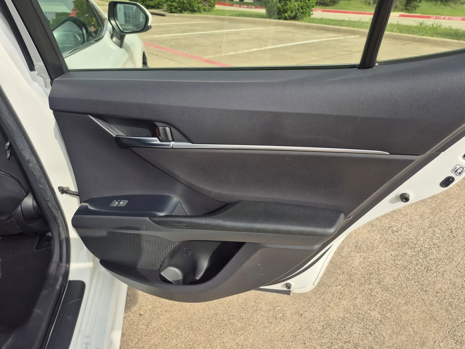 Used 2018 Toyota Camry SE FWD image 17