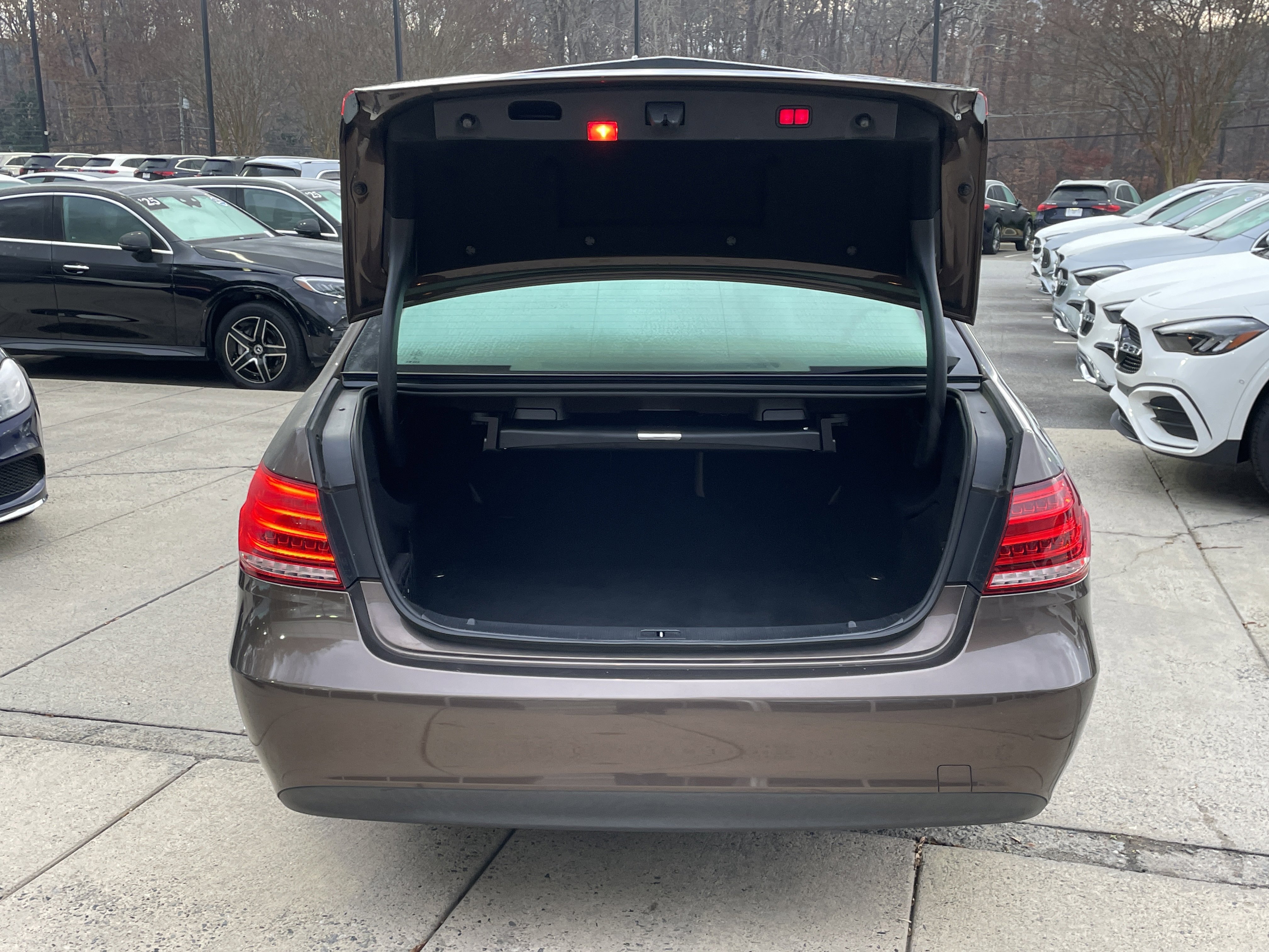 Used 2014 Mercedes-Benz E 250 BlueTEC Sedan image 9