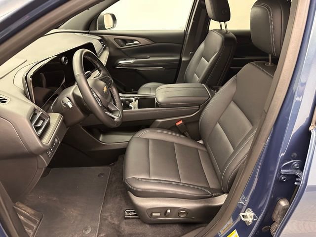 Used 2025 Chevrolet Traverse LT AWD/4WD image 17