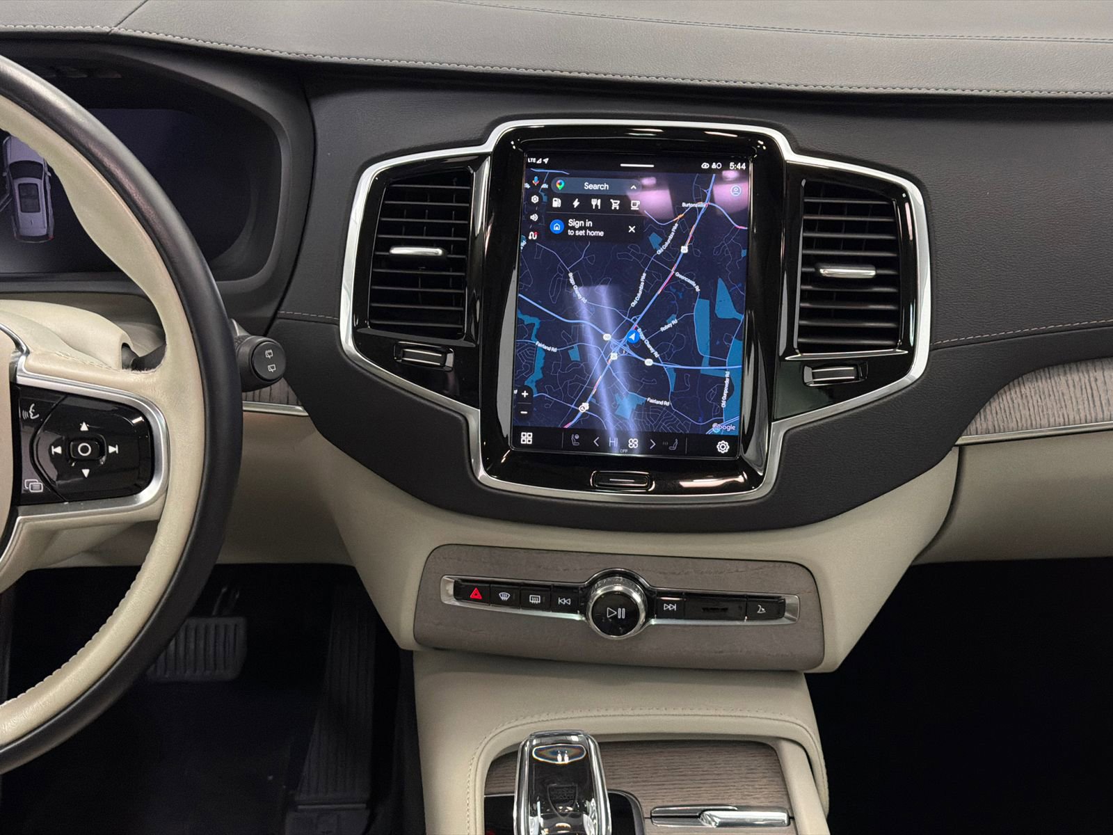 Used 2024 Volvo XC90 T8 Ultimate w/ Lounge Package image 21