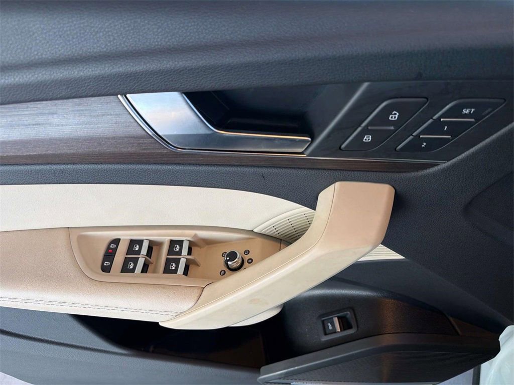 Used 2025 Audi Q5 2.0T Premium Plus w/ Premium Plus Package image 9