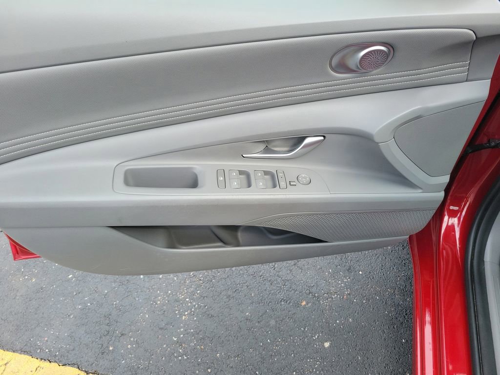 Used 2025 Hyundai Elantra SEL FWD image 20