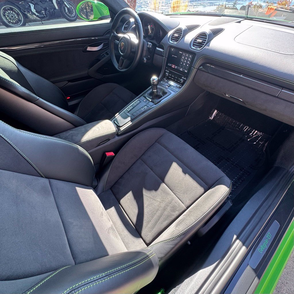 Used 2023 Porsche 718 Cayman GT4 RWD image 17