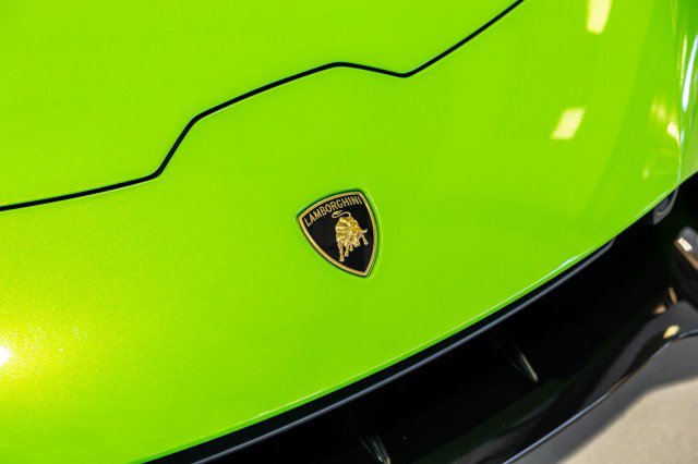 Used 2022 Lamborghini Huracan EVO RWD image 12