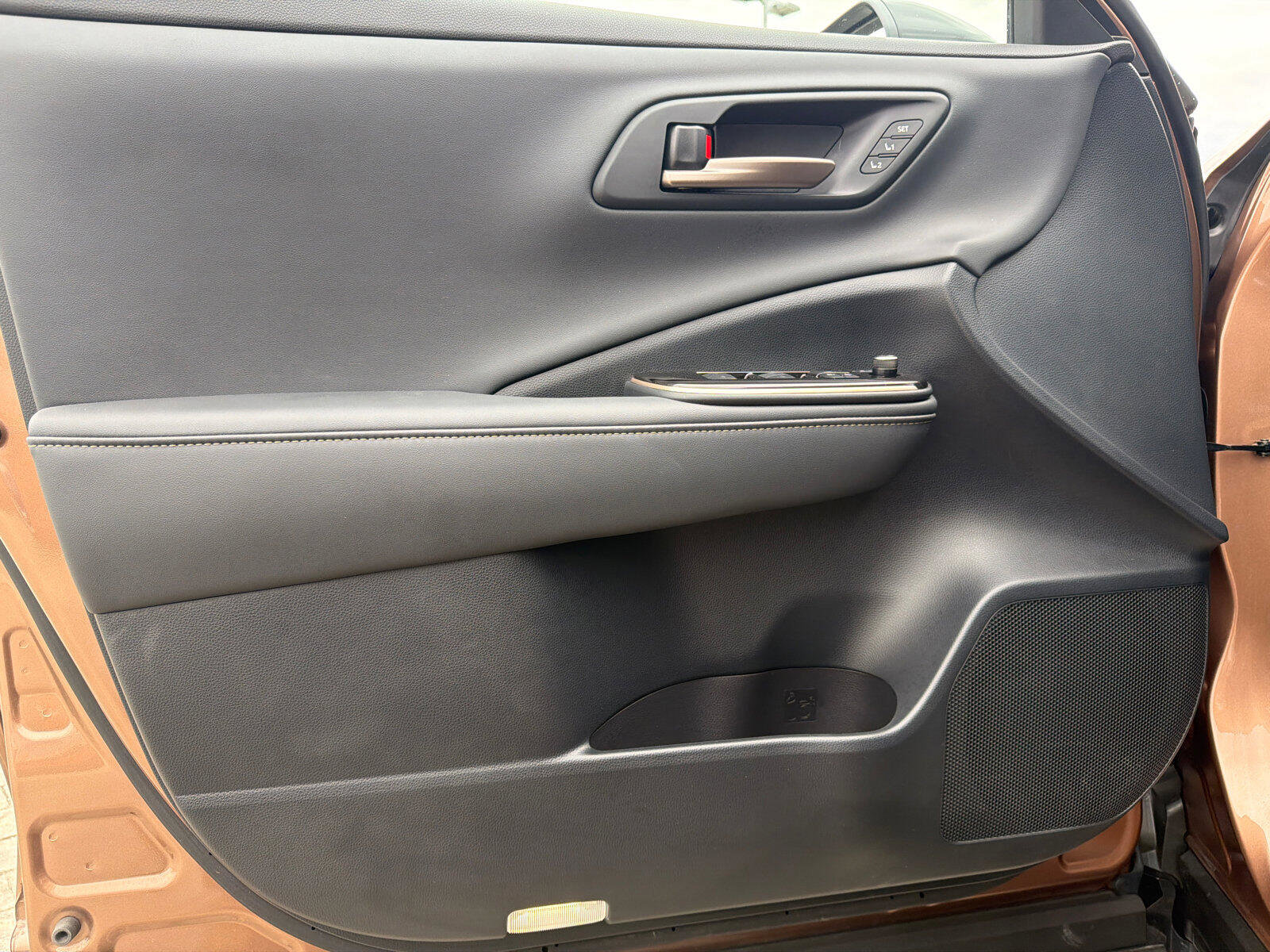 Used 2025 Toyota Crown Signia w/ Advanced Technology Package image 12