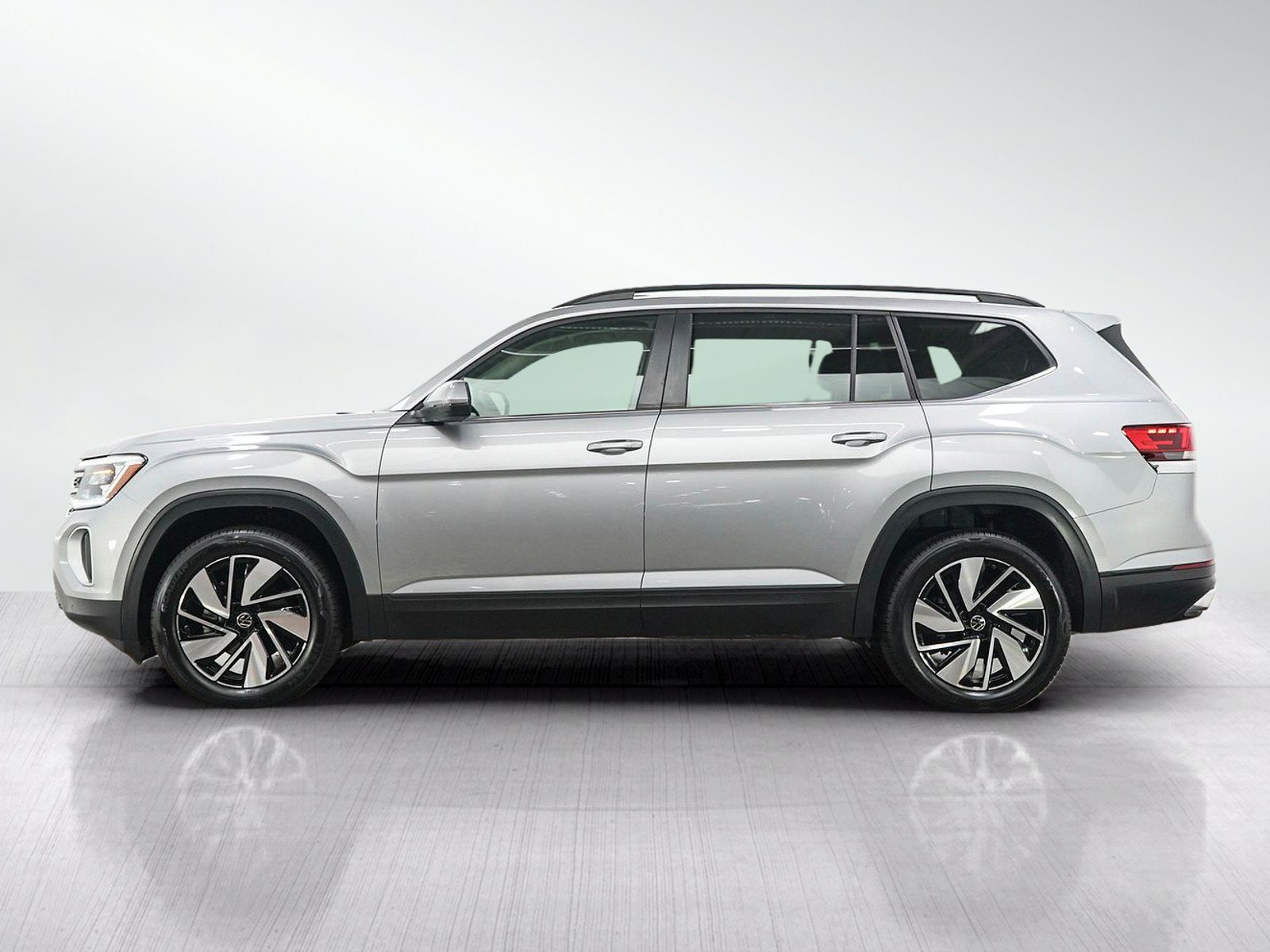 Used 2026 Volkswagen Atlas SE AWD/4WD image 2