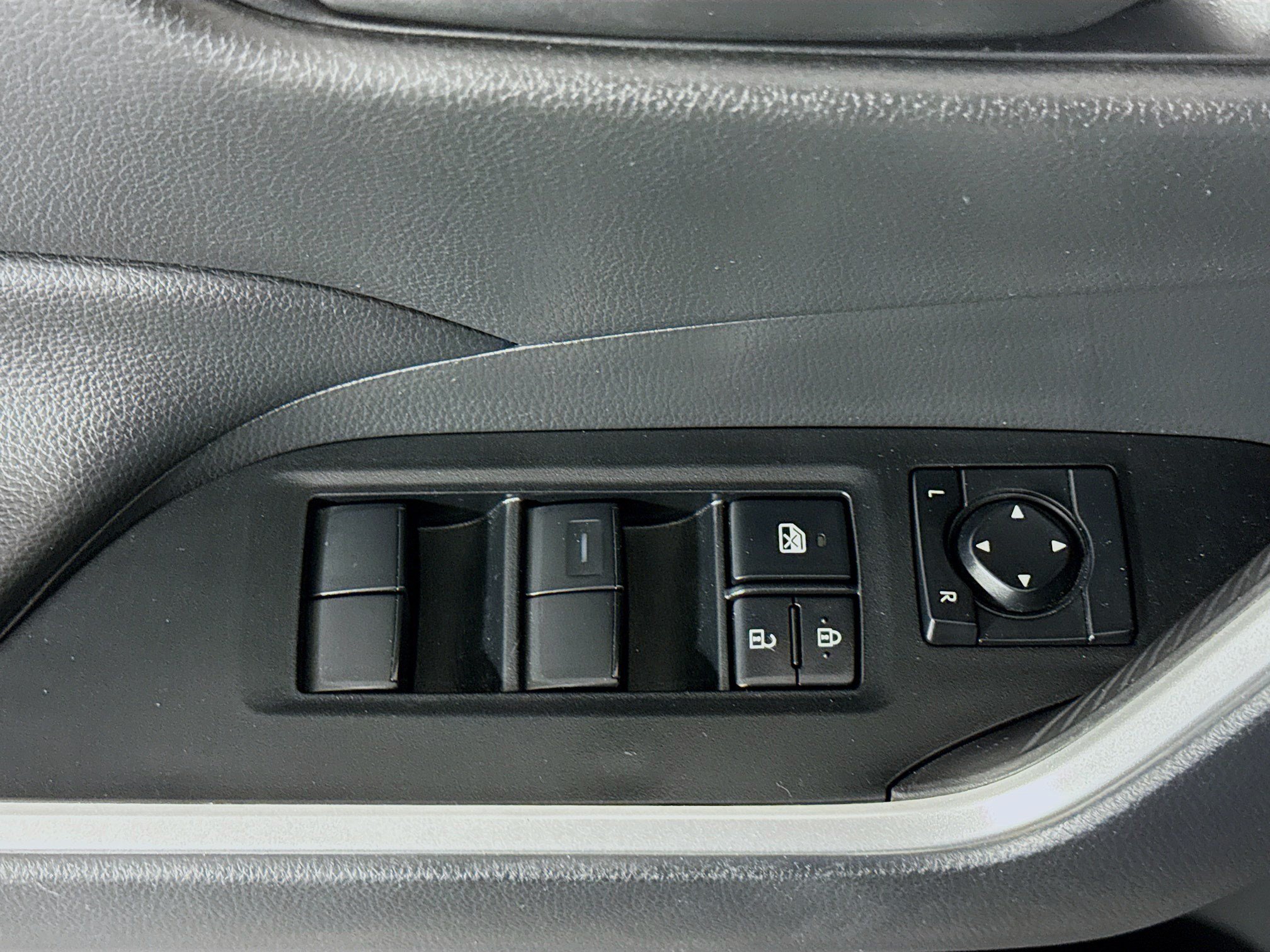 Used 2024 Toyota RAV4 LE FWD image 23