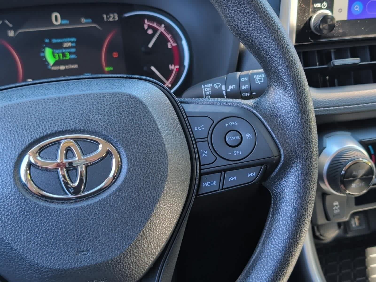 Used 2023 Toyota RAV4 XLE AWD/4WD image 18