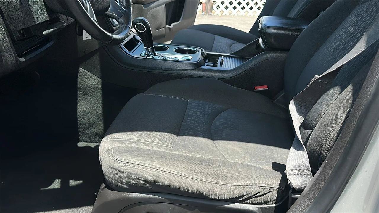Used 2014 GMC Acadia SLE FWD image 17