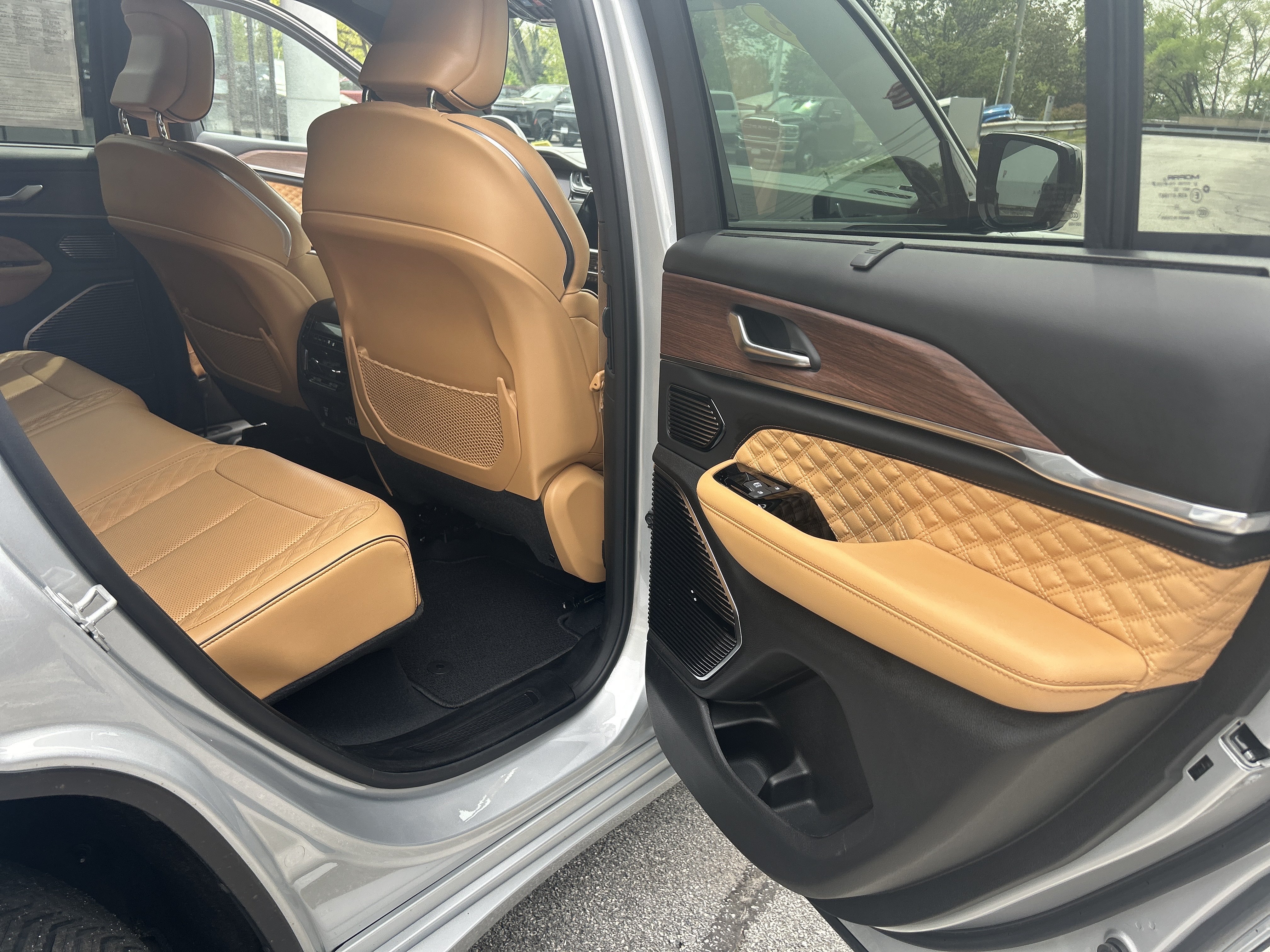 Certified 2023 Jeep Grand Cherokee Summit w/ Advanced Protech Group IV AWD/4WD image 18
