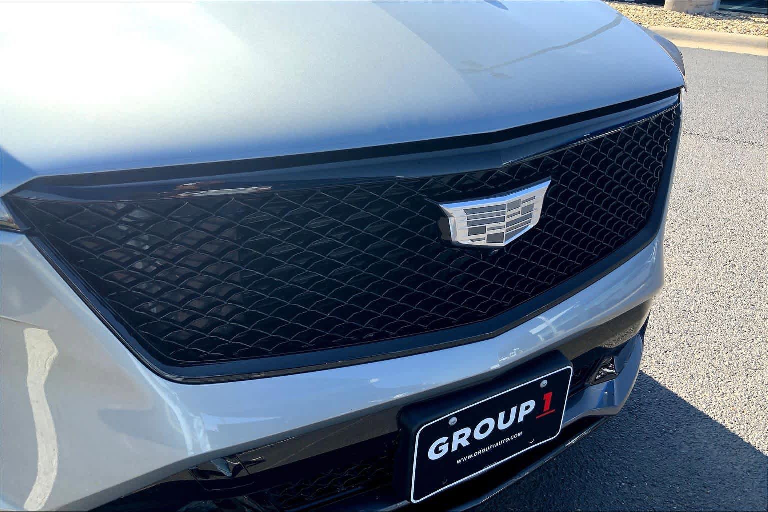 Used 2025 Cadillac XT4 Sport w/ LPO, Onyx Lite Package FWD image 30