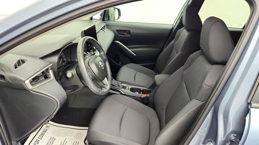 Used 2024 Toyota Corolla Cross LE FWD image 17