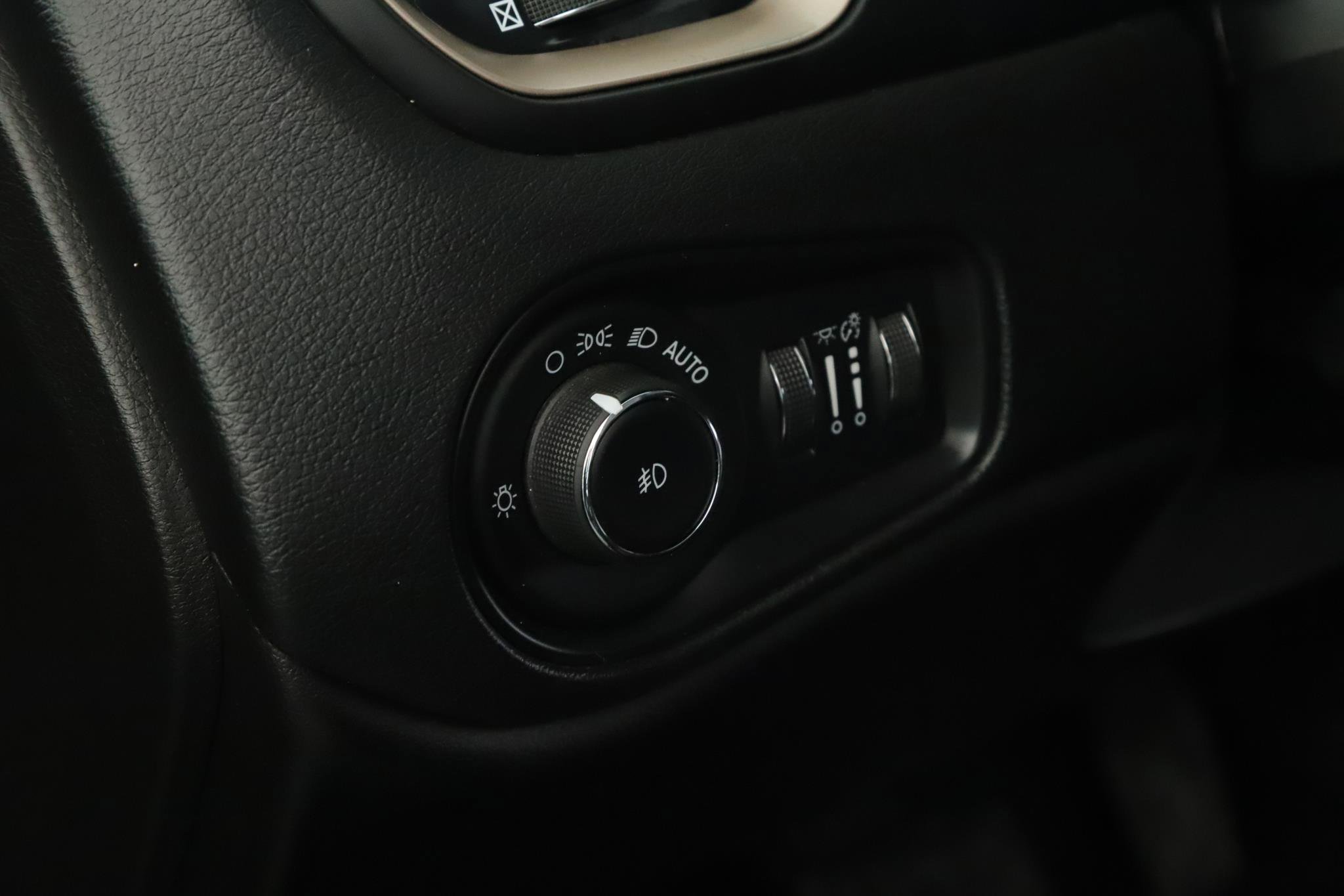 Used 2017 Jeep Renegade Latitude image 7