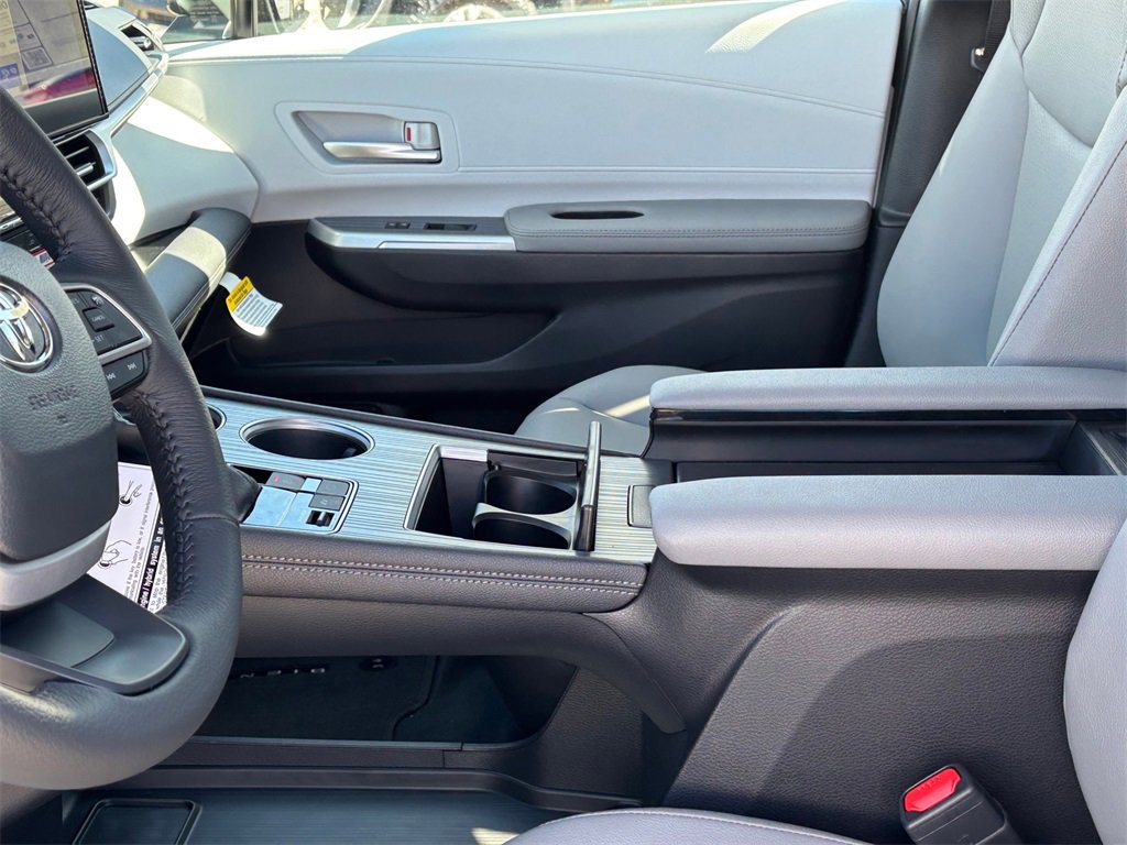 New 2026 Toyota Sienna XLE image 9