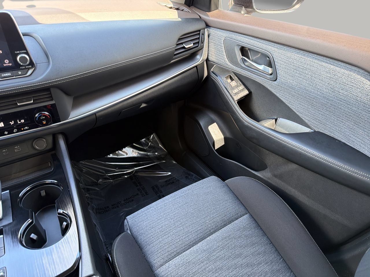 Used 2023 Nissan Rogue SV FWD image 15