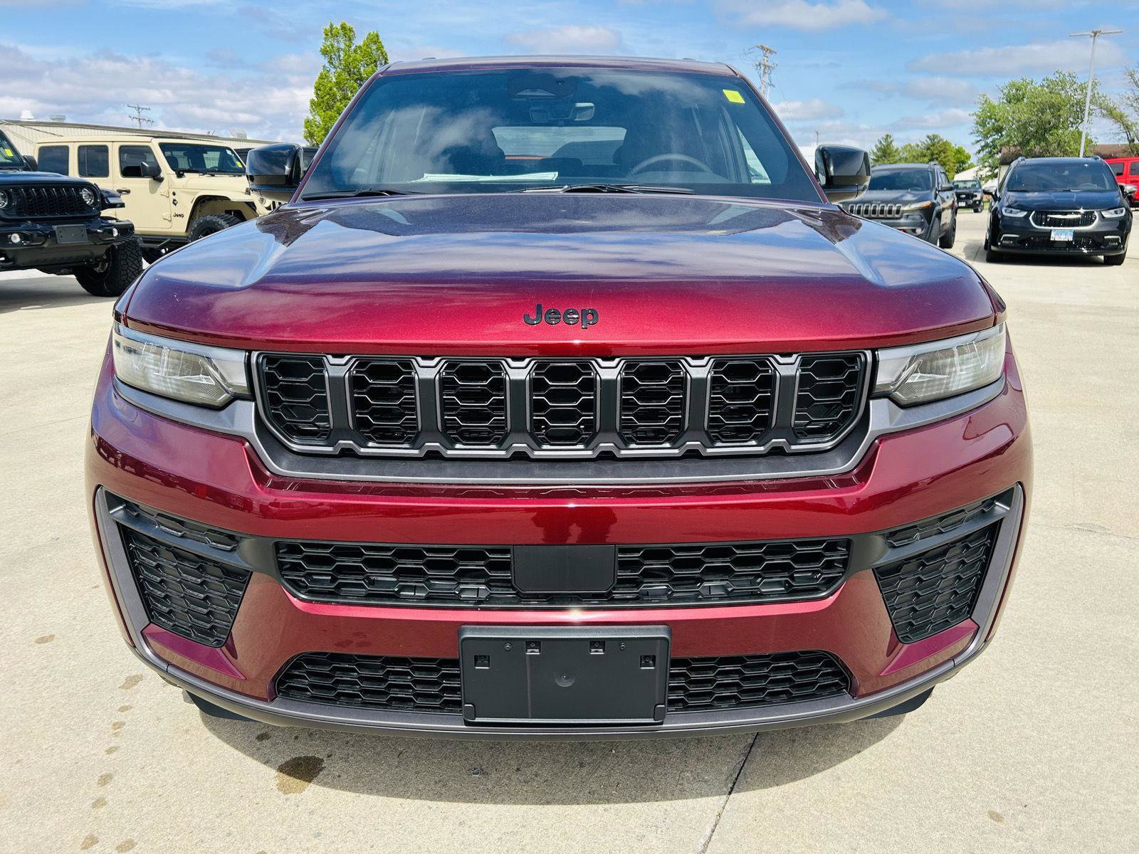 New 2026 Jeep Grand Cherokee Altitude AWD/4WD image 33