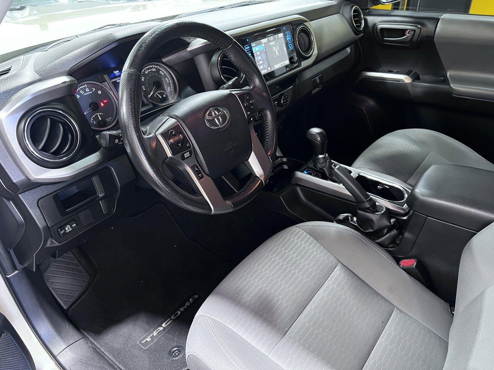 Used 2017 Toyota Tacoma SR5 w/ Tow Package RWD image 14