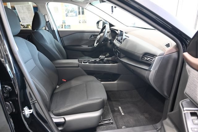Used 2023 Nissan Rogue S AWD/4WD image 10