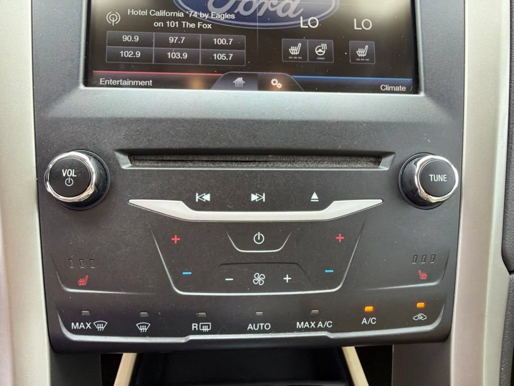 Used 2015 Ford Fusion SE w/ Equipment Group 202A FWD image 25