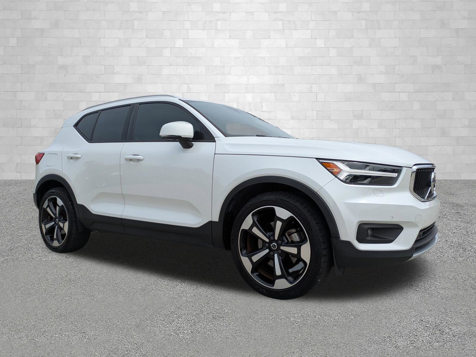 Used 2021 Volvo XC40 T5 Momentum w/ Premium Package