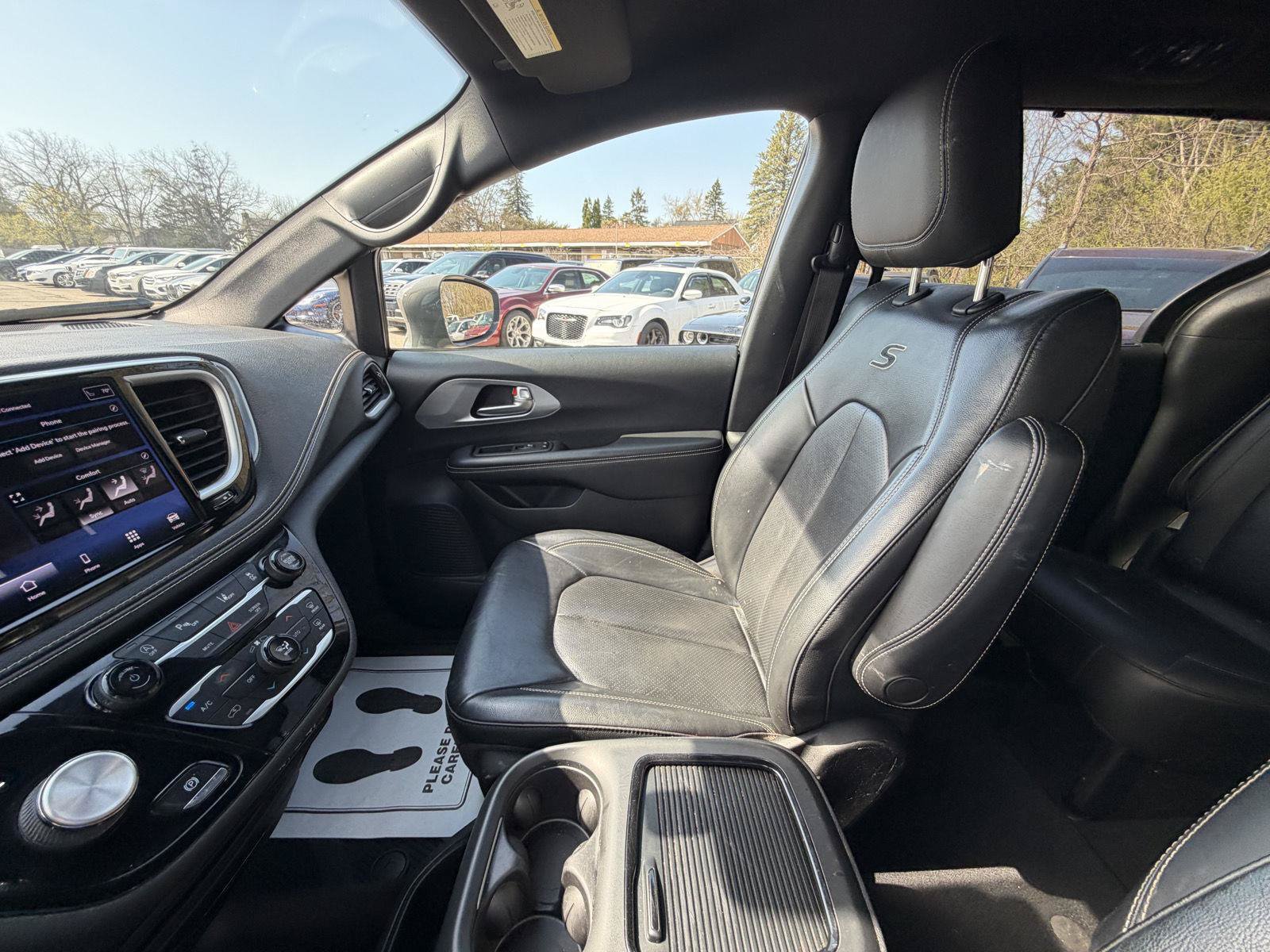 Used 2021 Chrysler Pacifica Touring-L w/ S Appearance Package AWD/4WD image 19