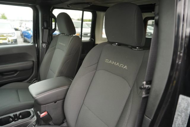 Used 2022 Jeep Wrangler Unlimited Sahara w/ Cold Weather Group image 10