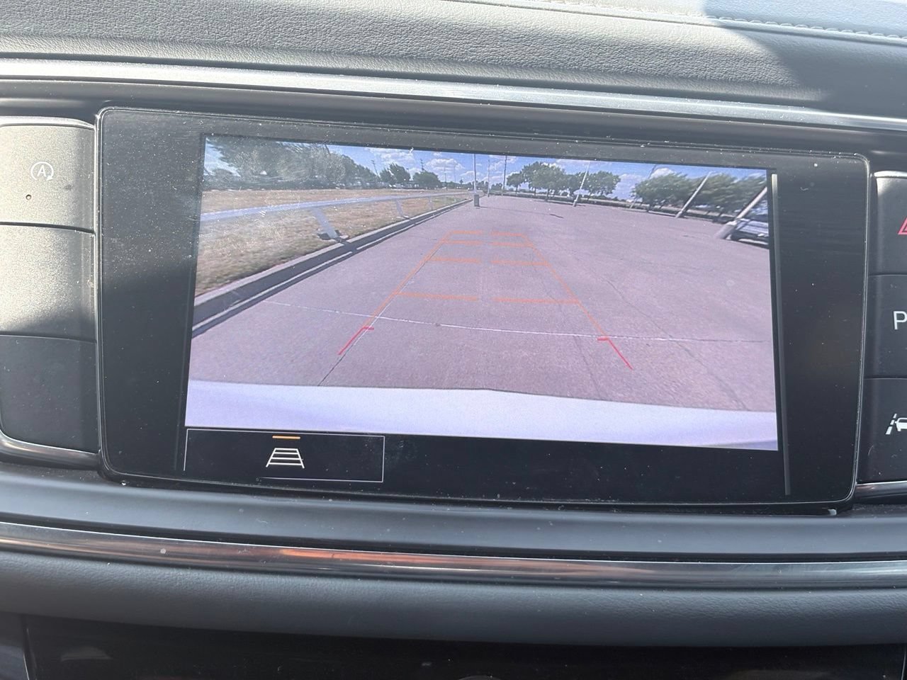 Used 2022 Buick Enclave Essence FWD image 11