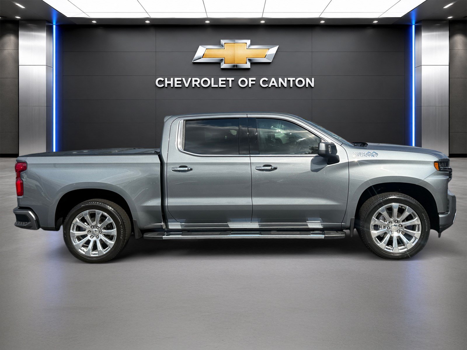 Used 2019 Chevrolet Silverado 1500 High Country w/ Technology Package AWD/4WD image 4