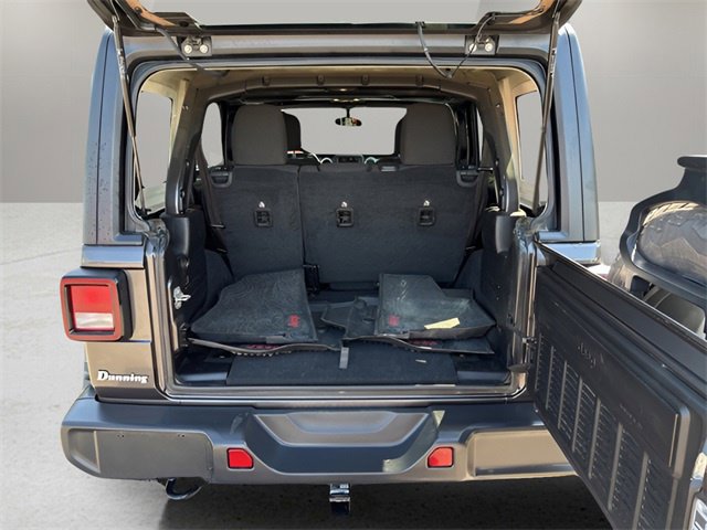 Used 2019 Jeep Wrangler Unlimited Sahara w/ Cold Weather Group AWD/4WD image 18