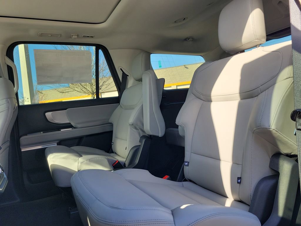 New 2026 Ford Expedition Active image 10