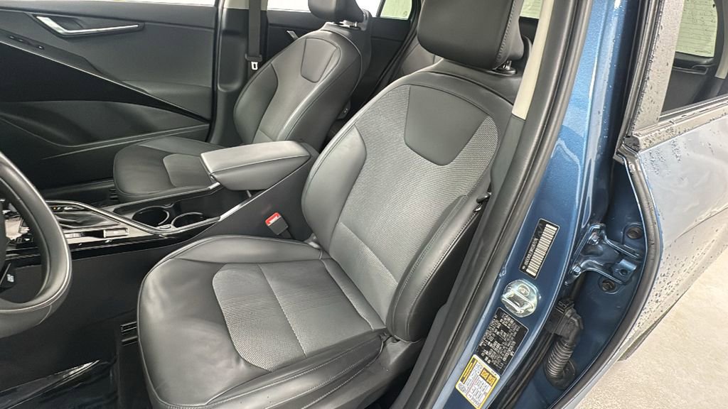 Used 2024 Kia Niro EX Touring image 10