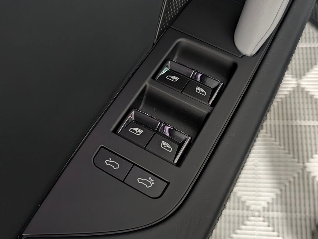 New 2026 Porsche Cayenne Turbo AWD/4WD image 27