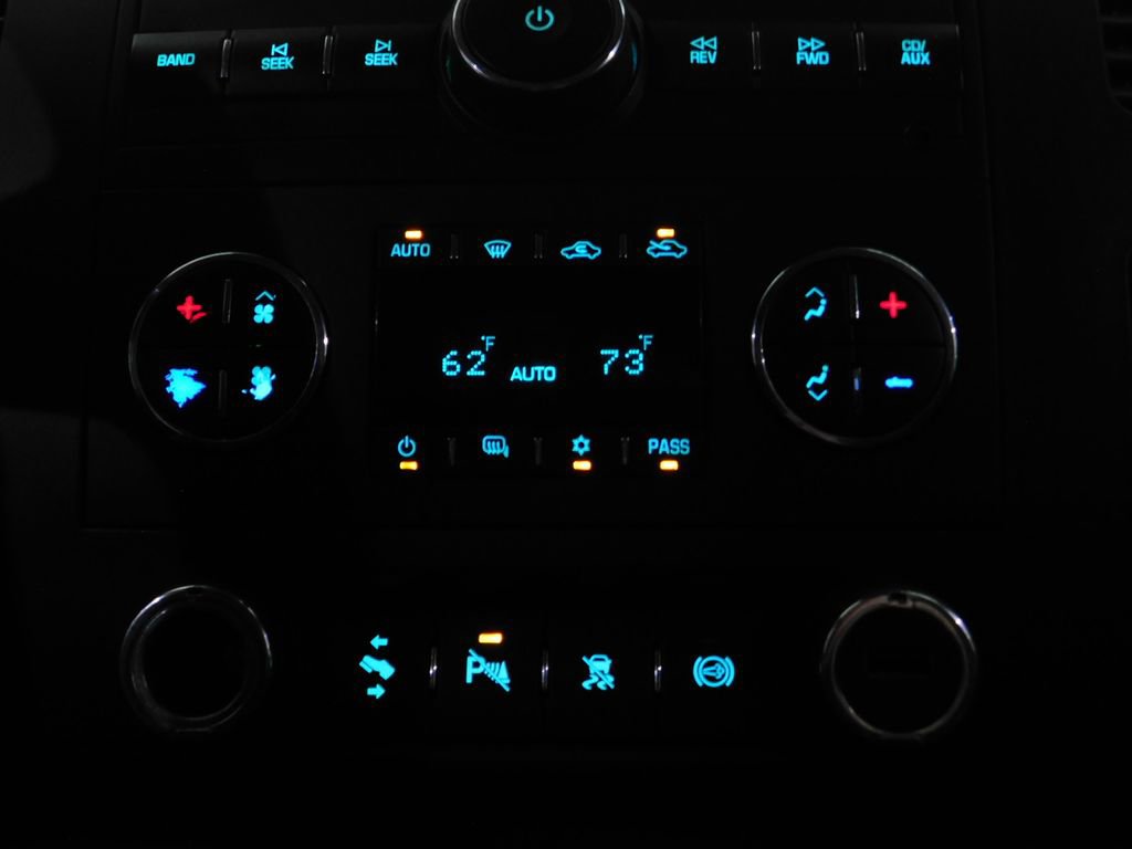 Used 2011 Chevrolet Silverado 2500 LT w/ Interior Plus Package AWD/4WD image 54