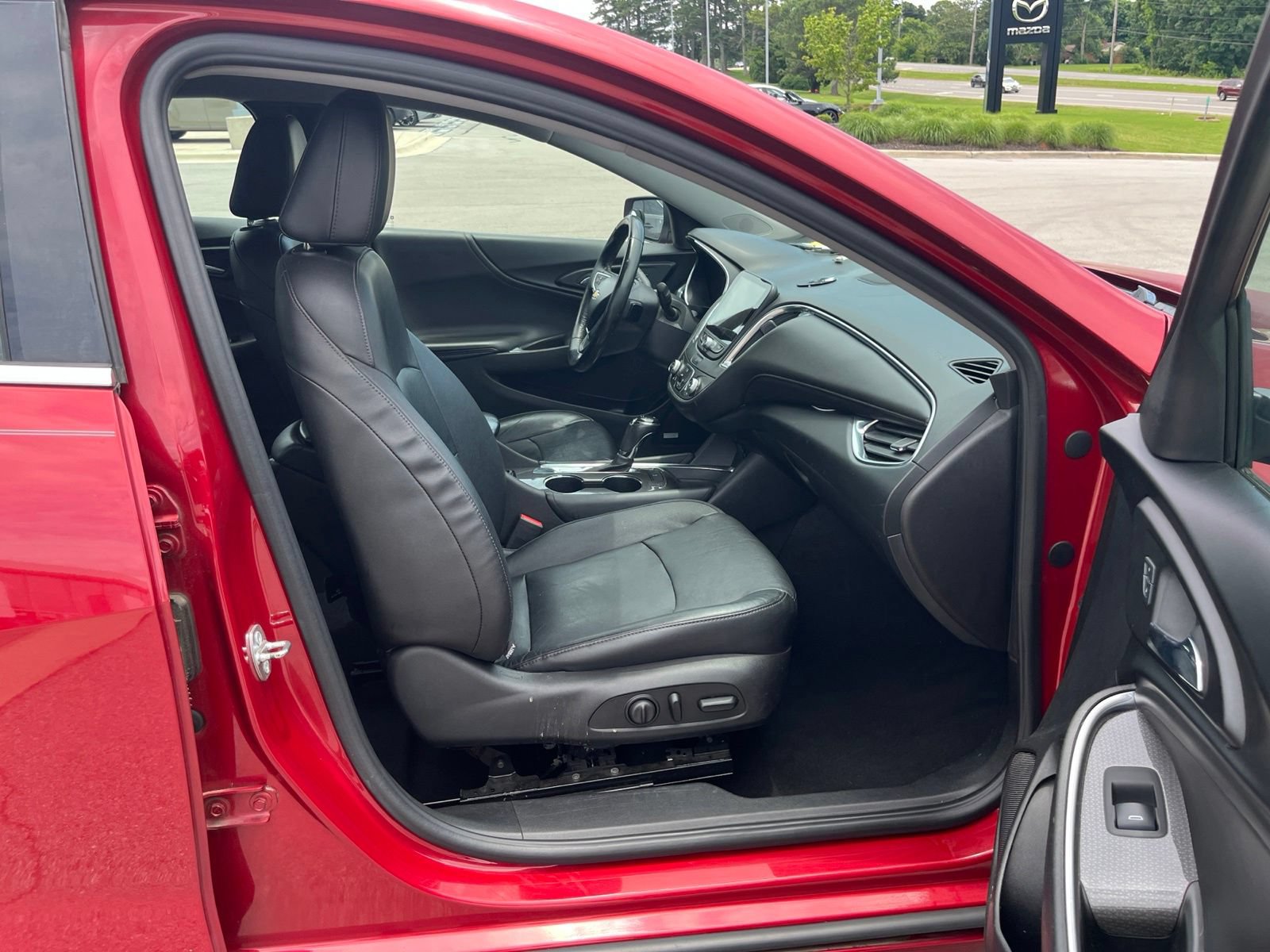 Used 2016 Chevrolet Malibu LT w/ Leather Package FWD image 32