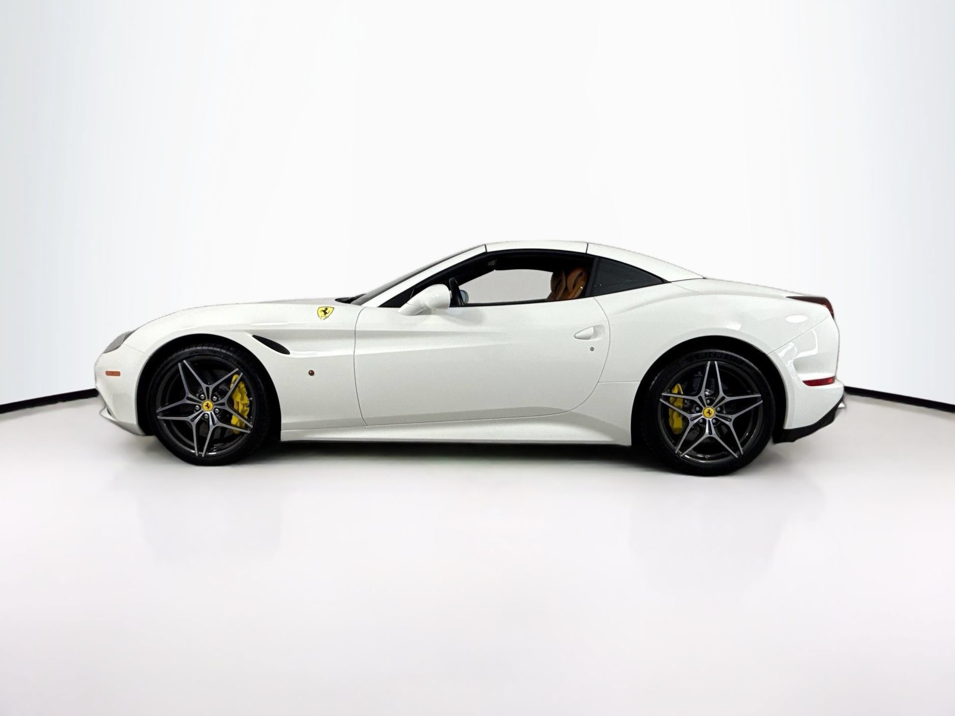 Certified 2017 Ferrari California T RWD image 4