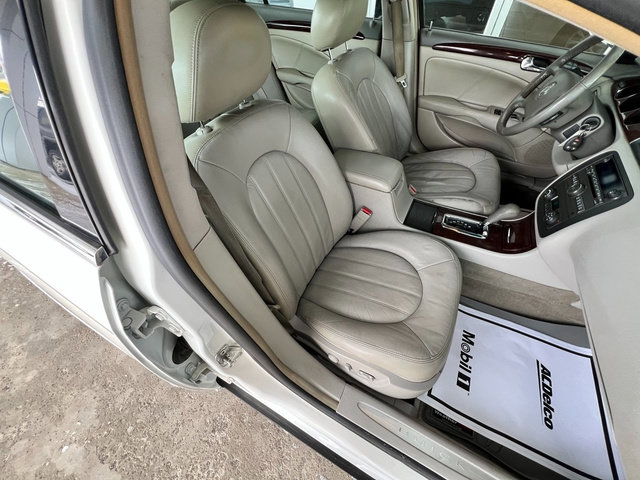 Used 2011 Buick Lucerne CXL FWD image 22