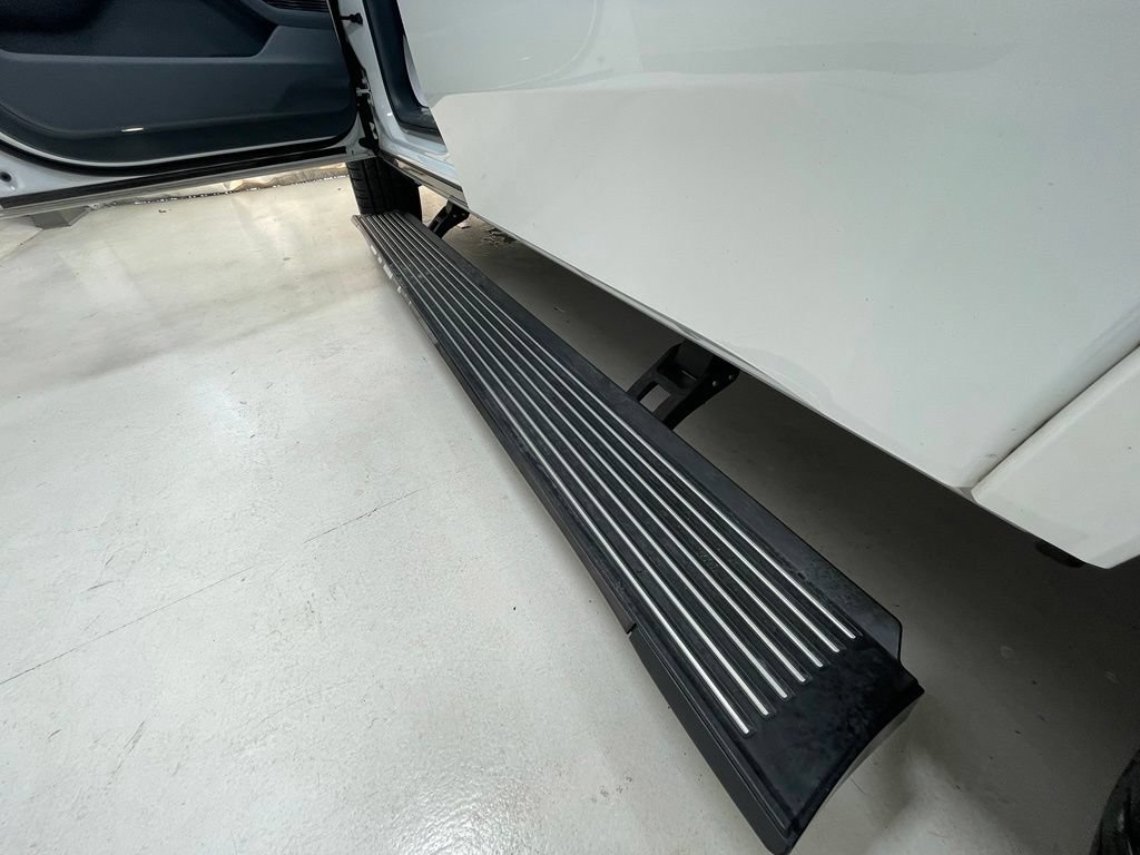 Used 2023 Jeep Grand Wagoneer Series III w/ Rear Seat Video Group 1 AWD/4WD image 19