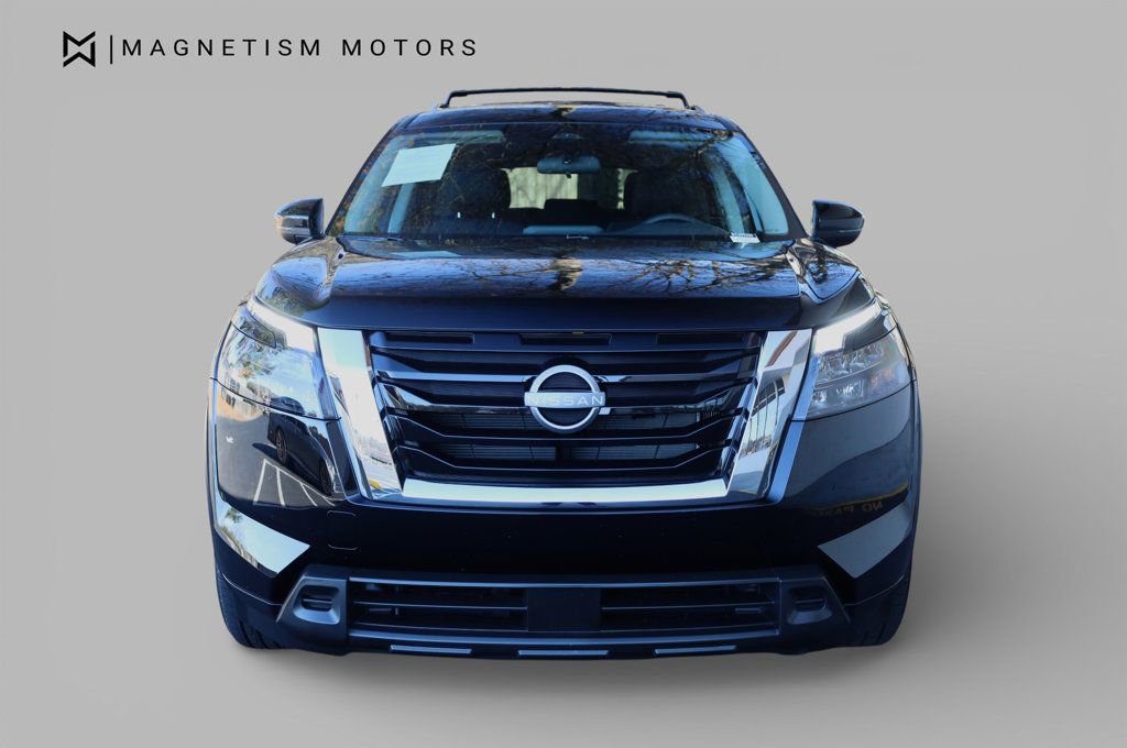 Used 2025 Nissan Pathfinder SV image 5