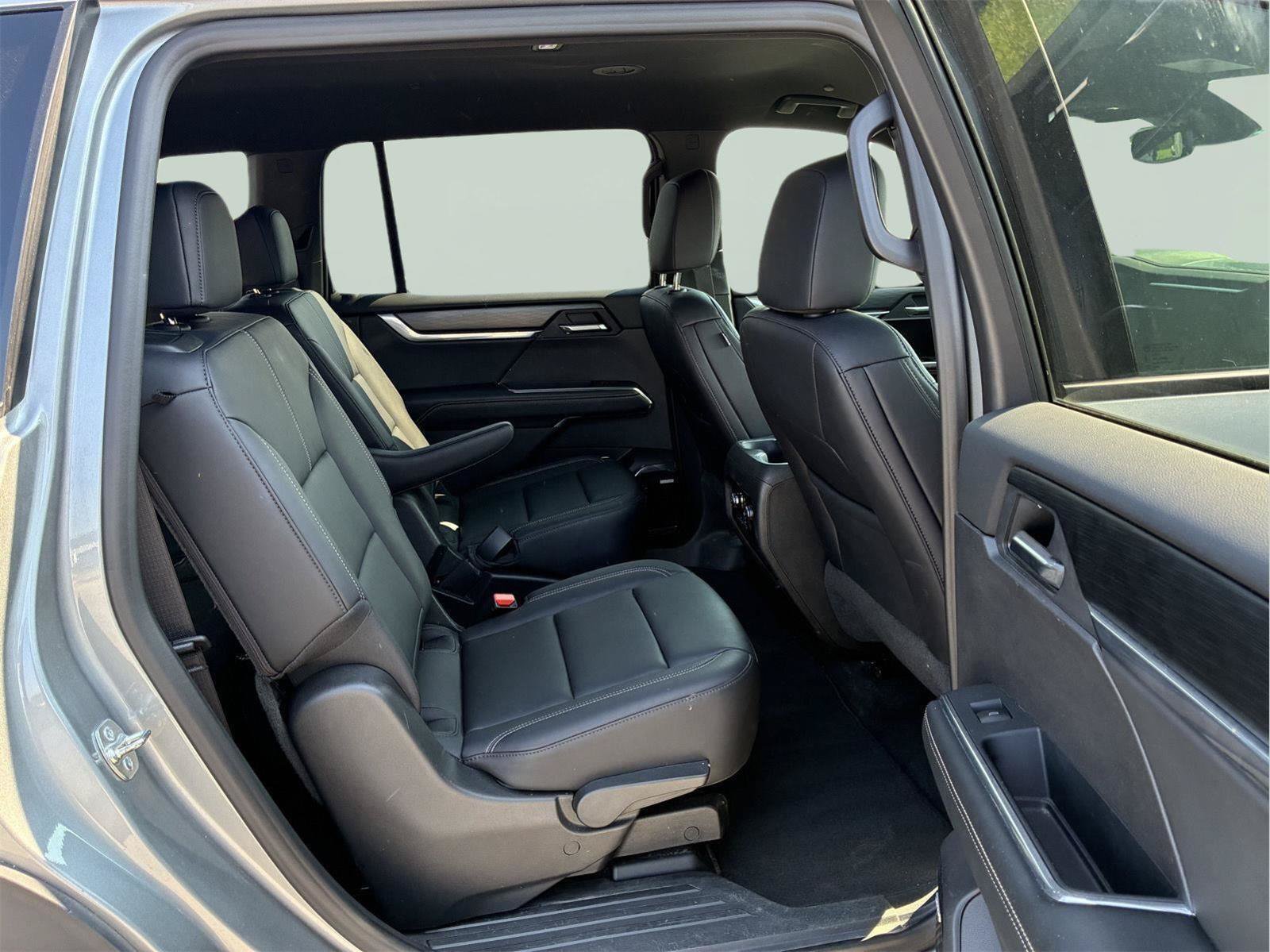 Used 2025 GMC Acadia Elevation w/ Elevation Premium Package AWD/4WD image 45