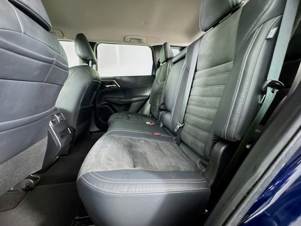 Used 2022 Mitsubishi Outlander SE image 29