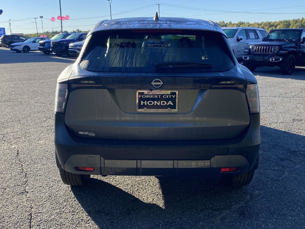 Used 2025 Nissan Kicks SV FWD image 4