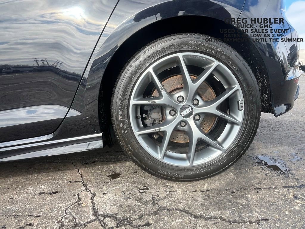 Used 2017 Volkswagen Golf R 4-Door AWD/4WD image 16