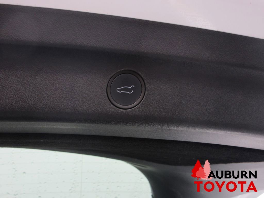Used 2022 Tesla Model Y Long Range image 7