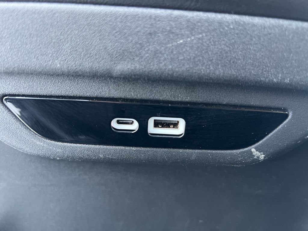 Used 2024 Chrysler Pacifica Touring-L image 27