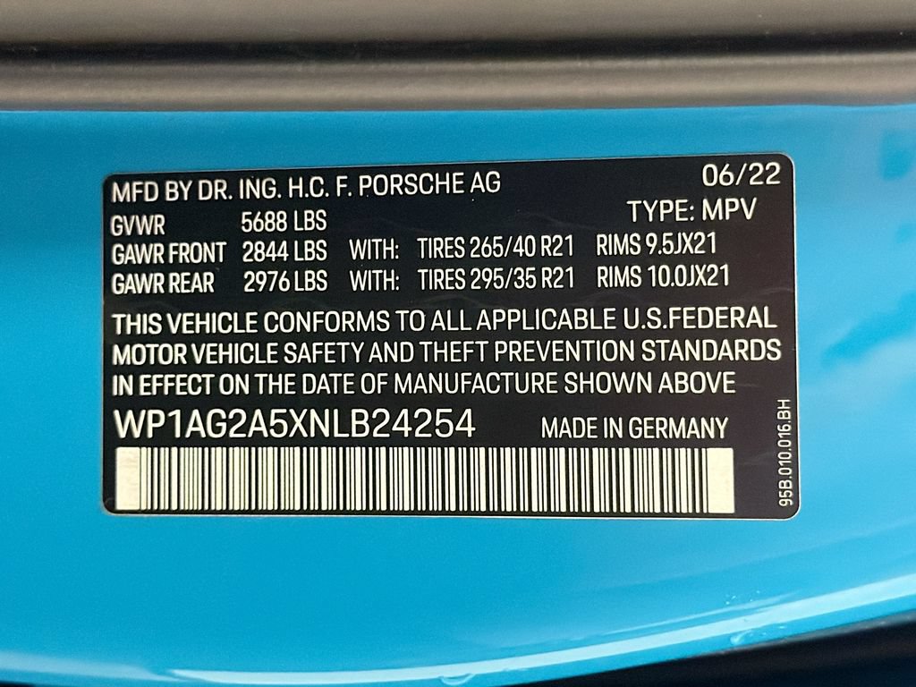 Certified 2022 Porsche Macan S AWD/4WD image 36