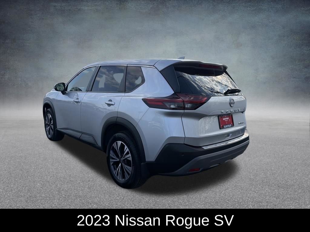 Used 2023 Nissan Rogue SV image 3