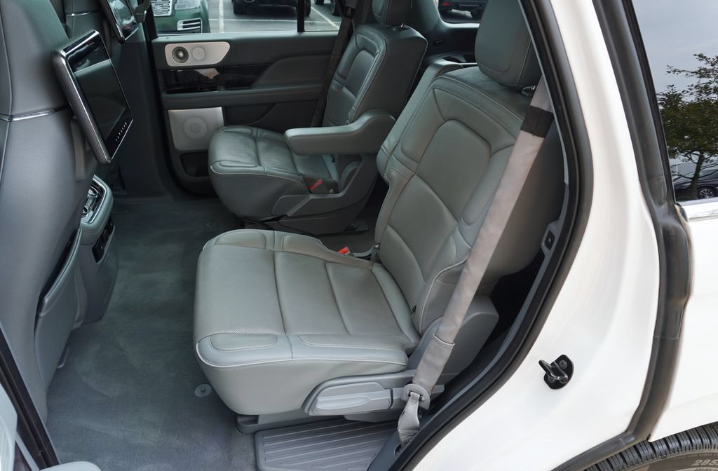 Used 2018 Lincoln Navigator Reserve w/ Technology Package AWD/4WD image 31